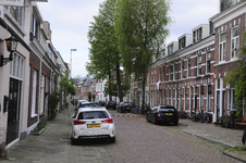 904169 Gezicht in de Gildstraat te Utrecht, uit het oosten, vanaf de kruising met de Bekkerstraat.